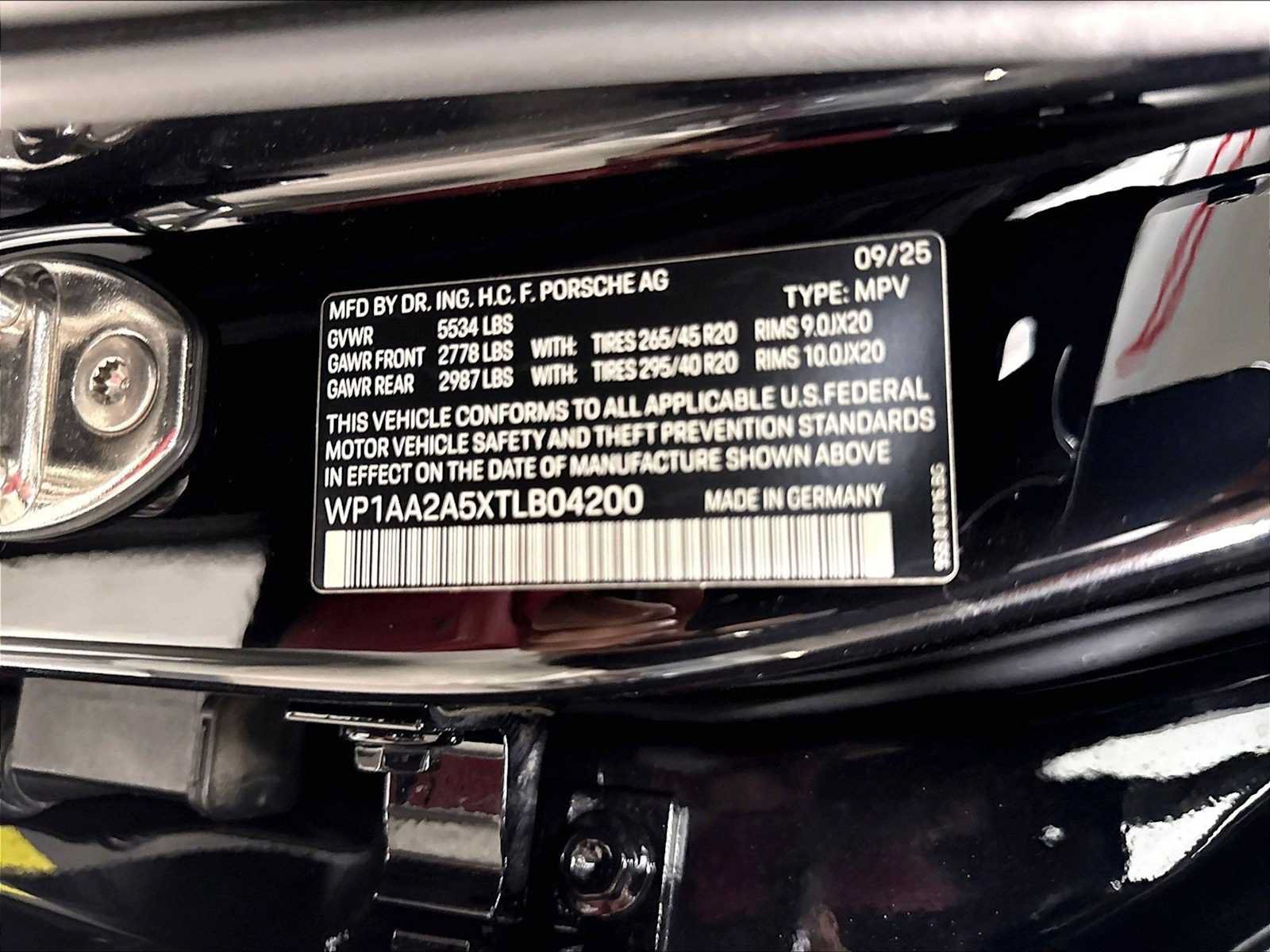 Used 2026 Porsche Macan AWD/4WD image 35