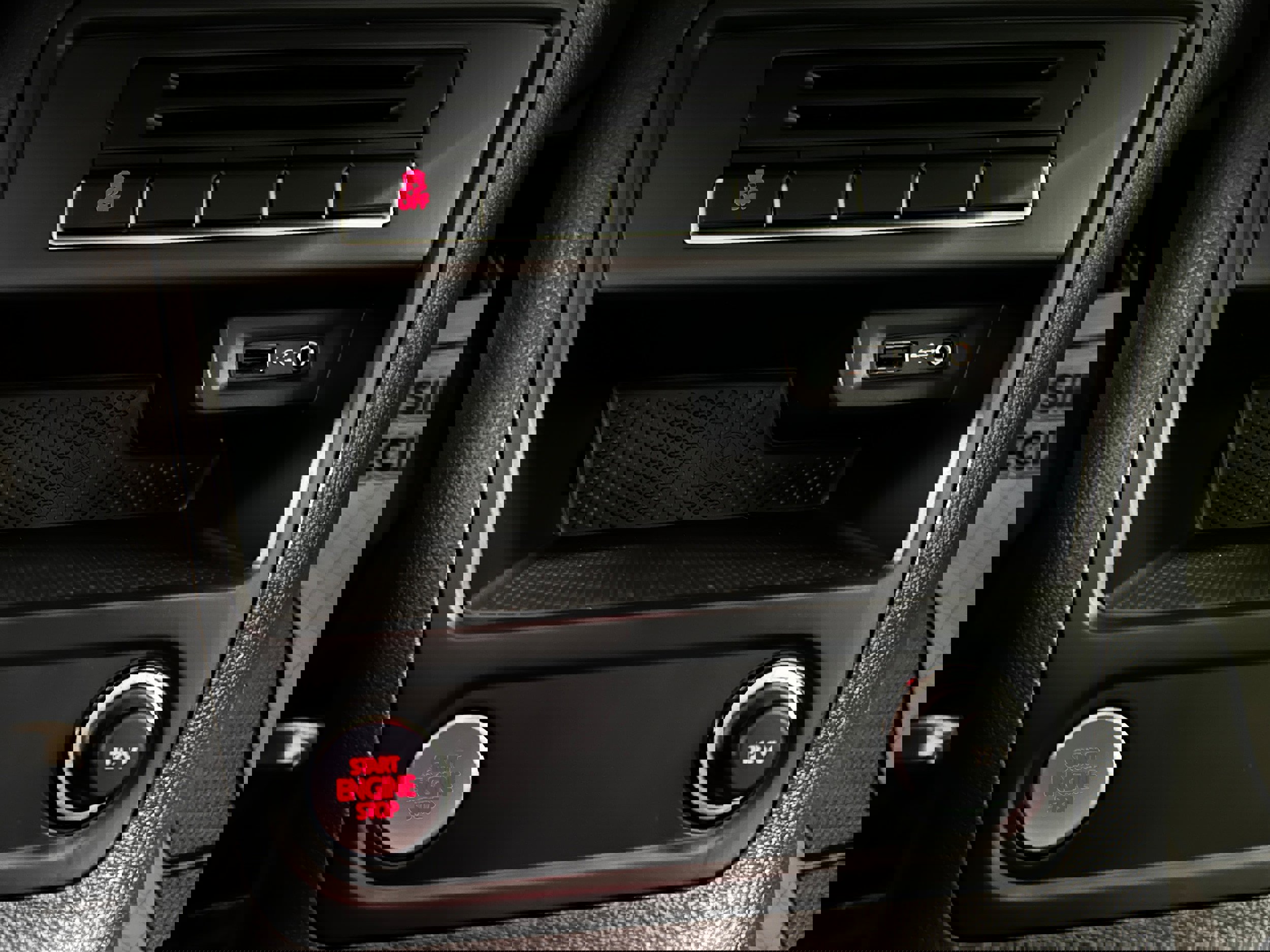 Used 2017 Volkswagen Tiguan Sport image 11