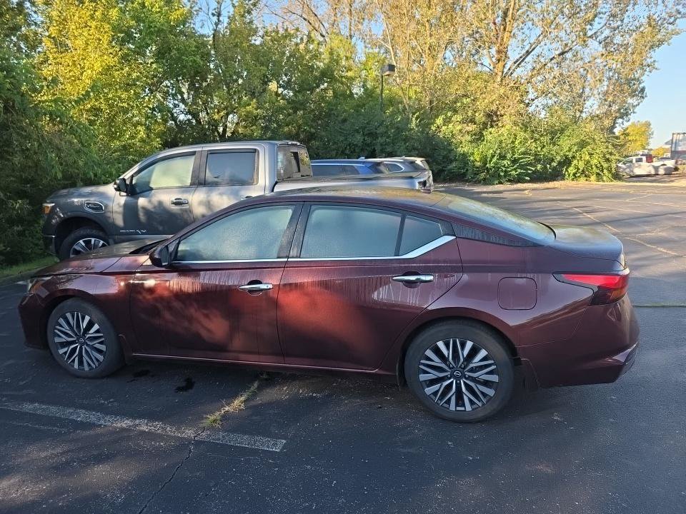 Certified 2024 Nissan Altima 2.5 SV w/ SV Premium Package FWD image 3