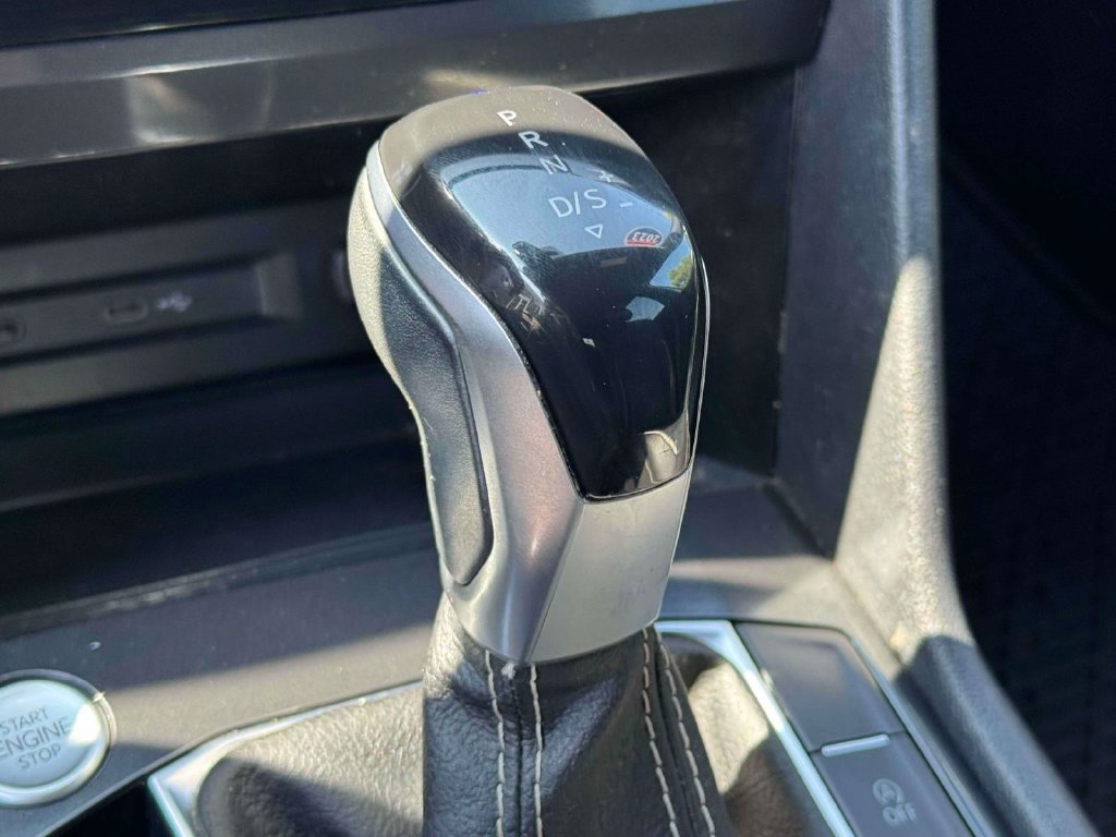 Used 2023 Volkswagen Tiguan SEL R-Line AWD/4WD image 31