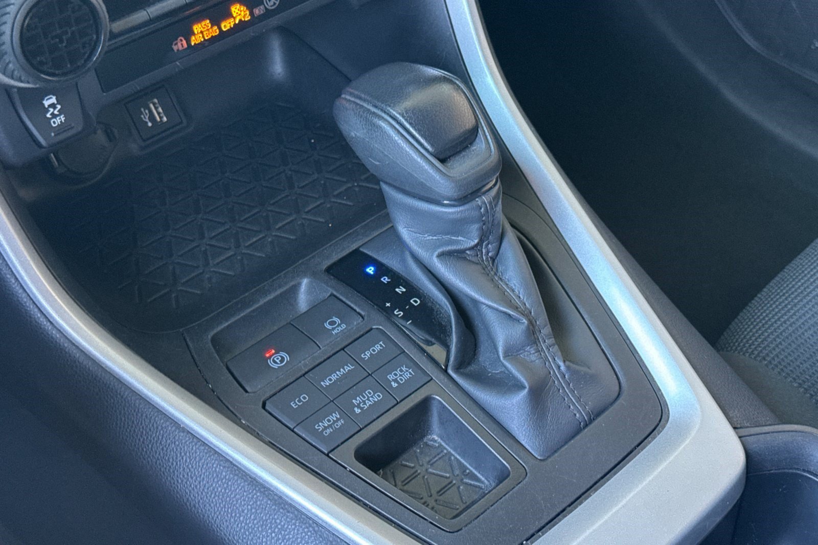 Certified 2024 Toyota RAV4 LE AWD/4WD image 17