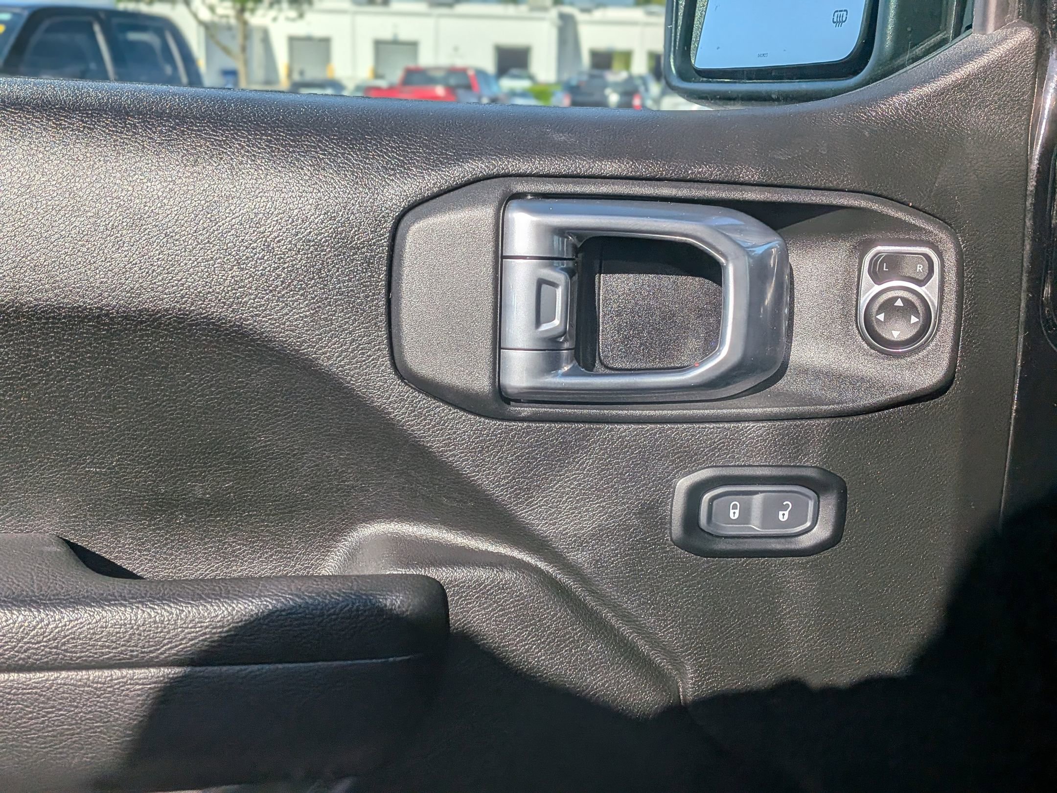 Used 2024 Jeep Wrangler Unlimited w/ Convenience Group AWD/4WD image 15