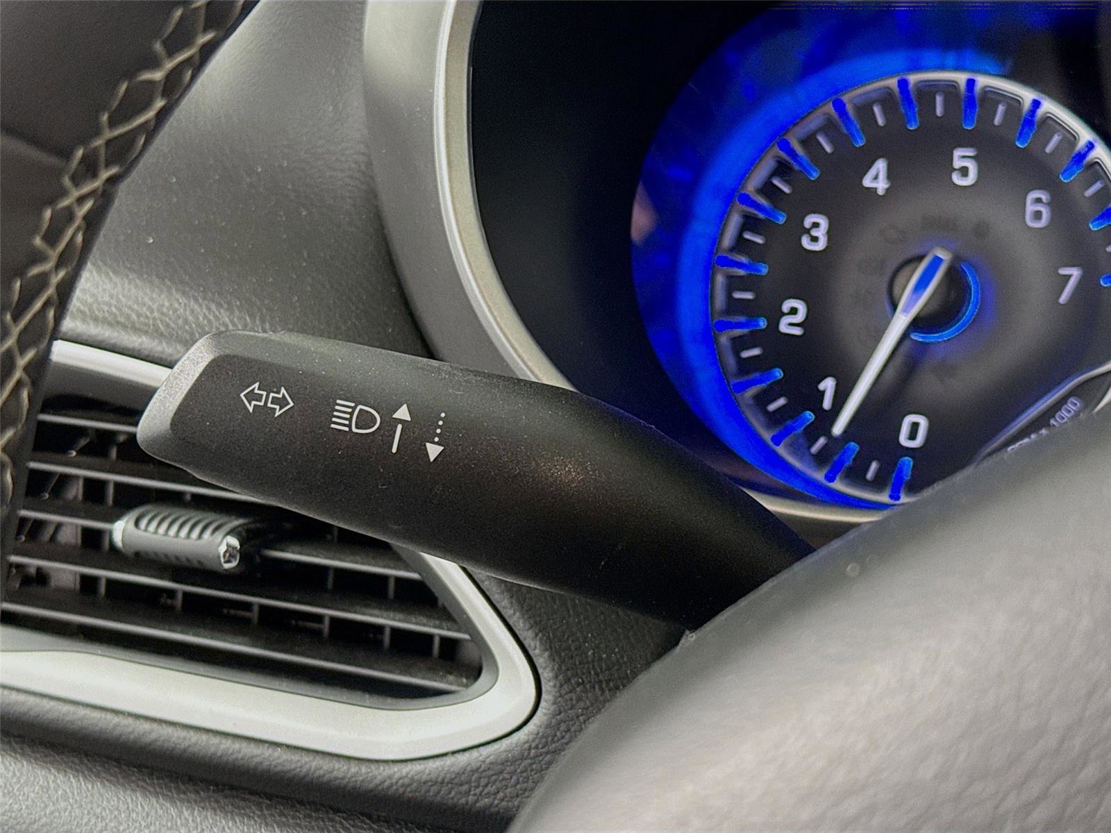 Used 2025 Chrysler Pacifica Select image 5