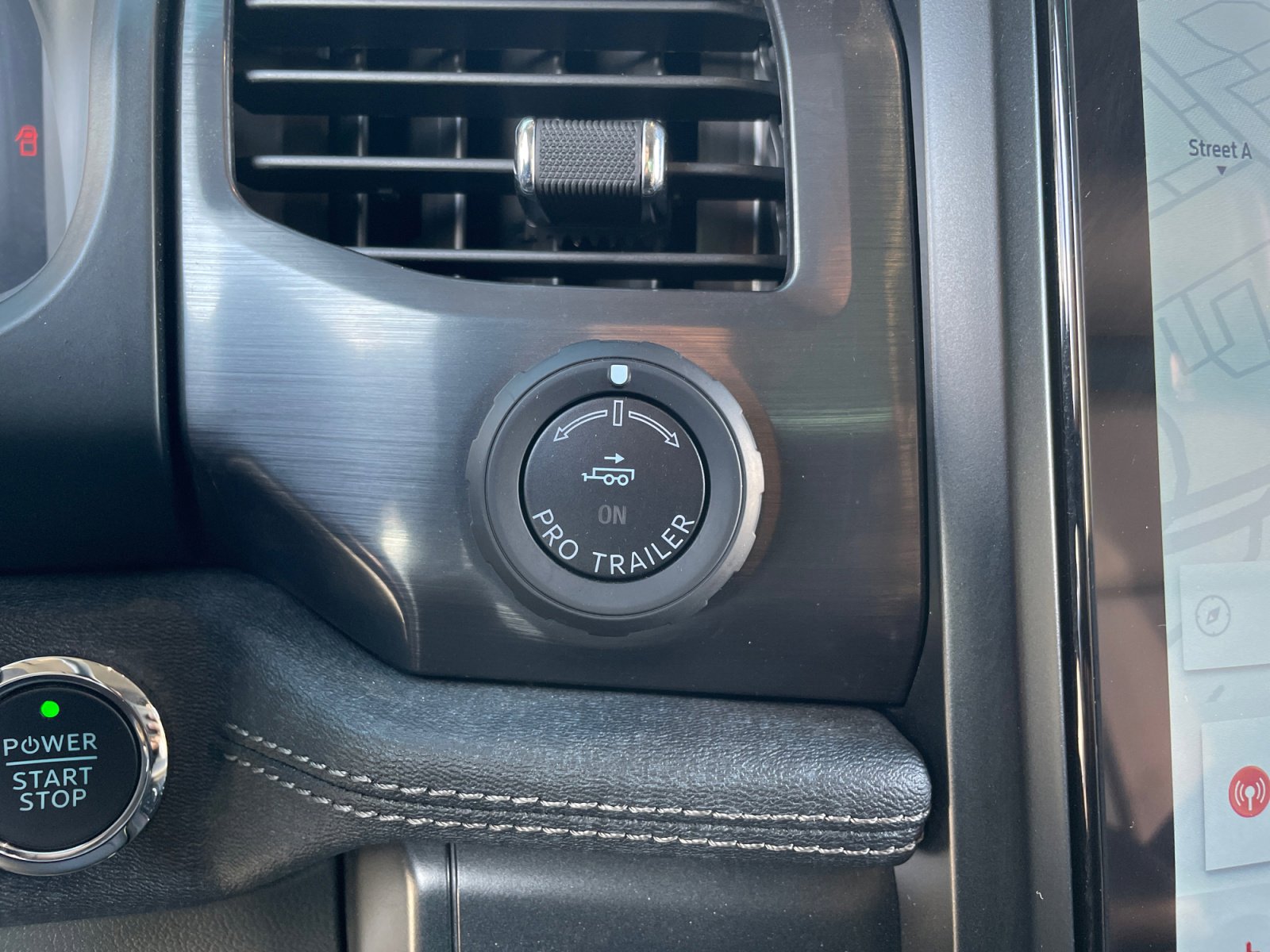 Used 2025 Ford F150 Lightning Flash image 30