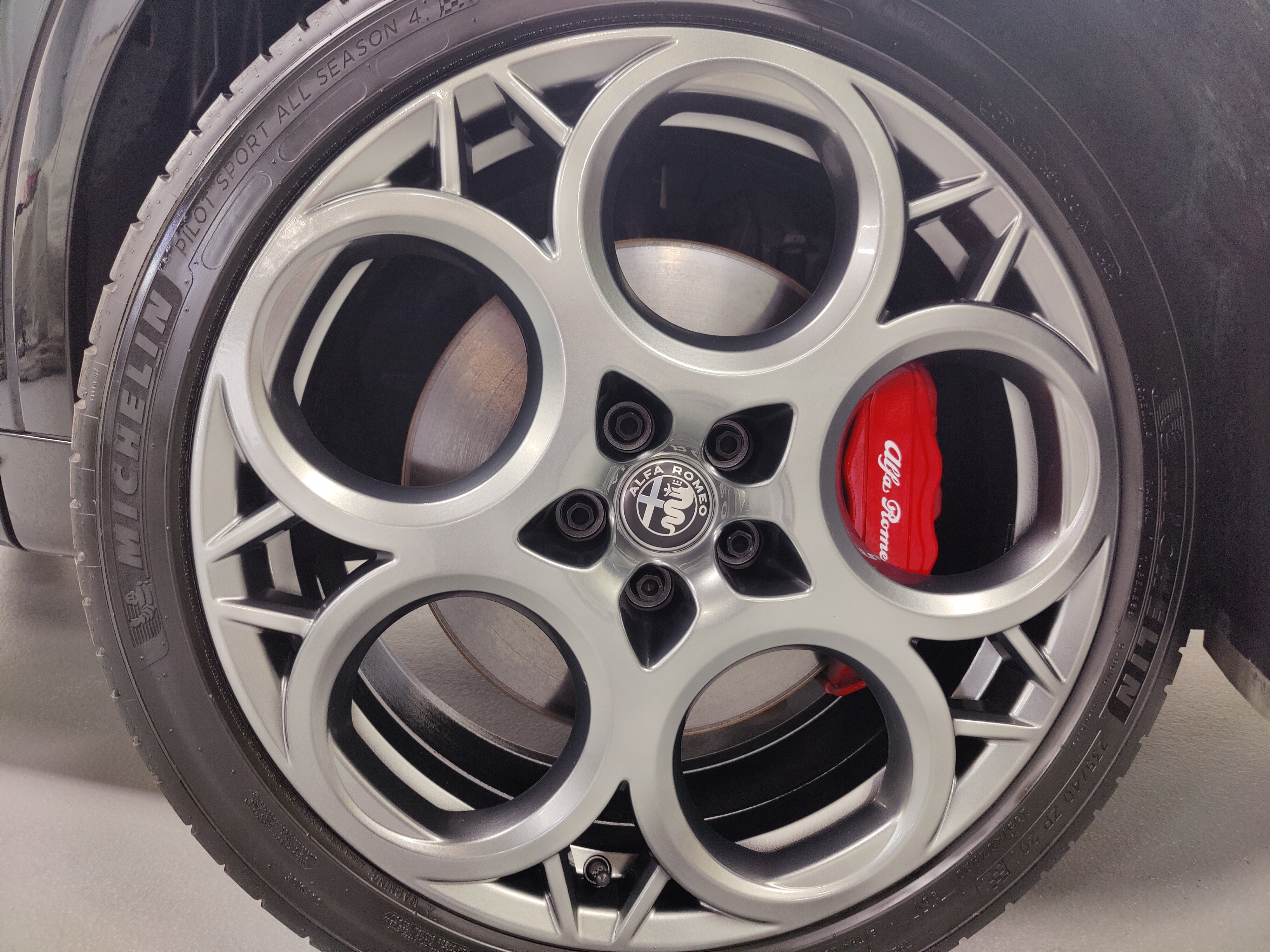 Used 2025 Alfa Romeo Tonale w/ Premium Package AWD/4WD image 8