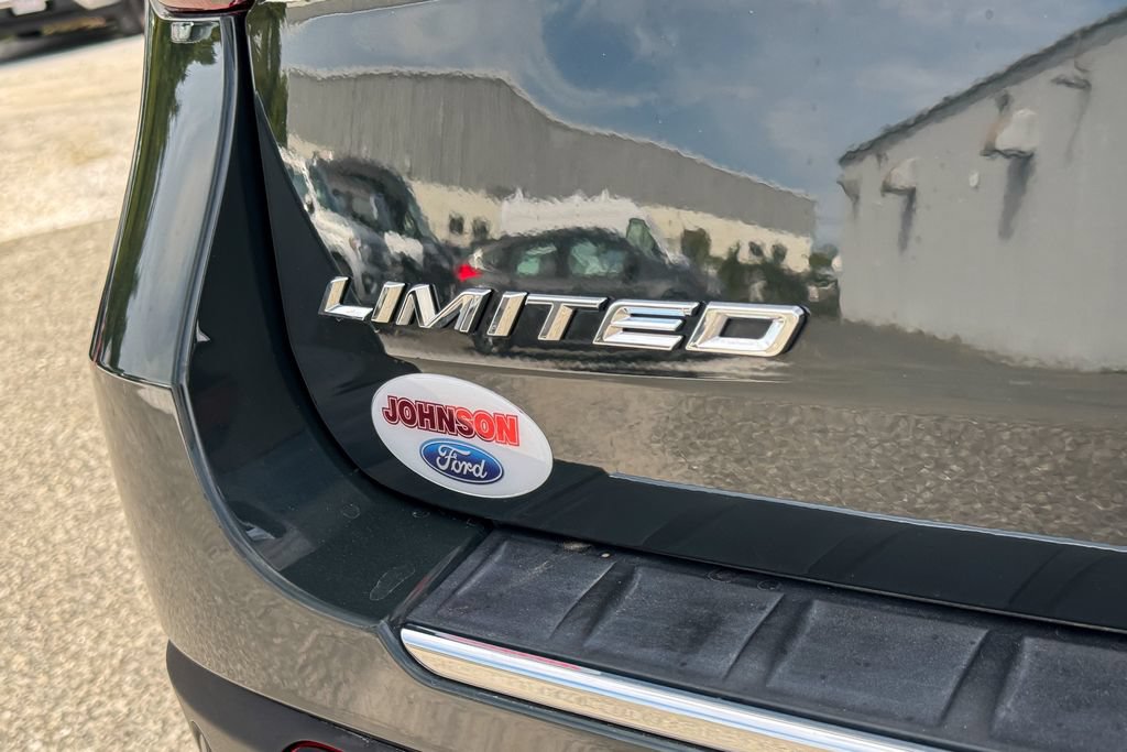 Used 2023 Ford Explorer Limited w/ Equipment Group 301A AWD/4WD image 18
