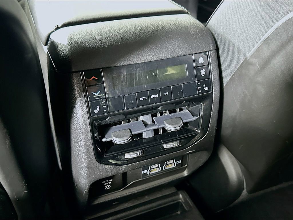 Used 2022 Jeep Grand Cherokee L Limited w/ Luxury Tech Group II image 33