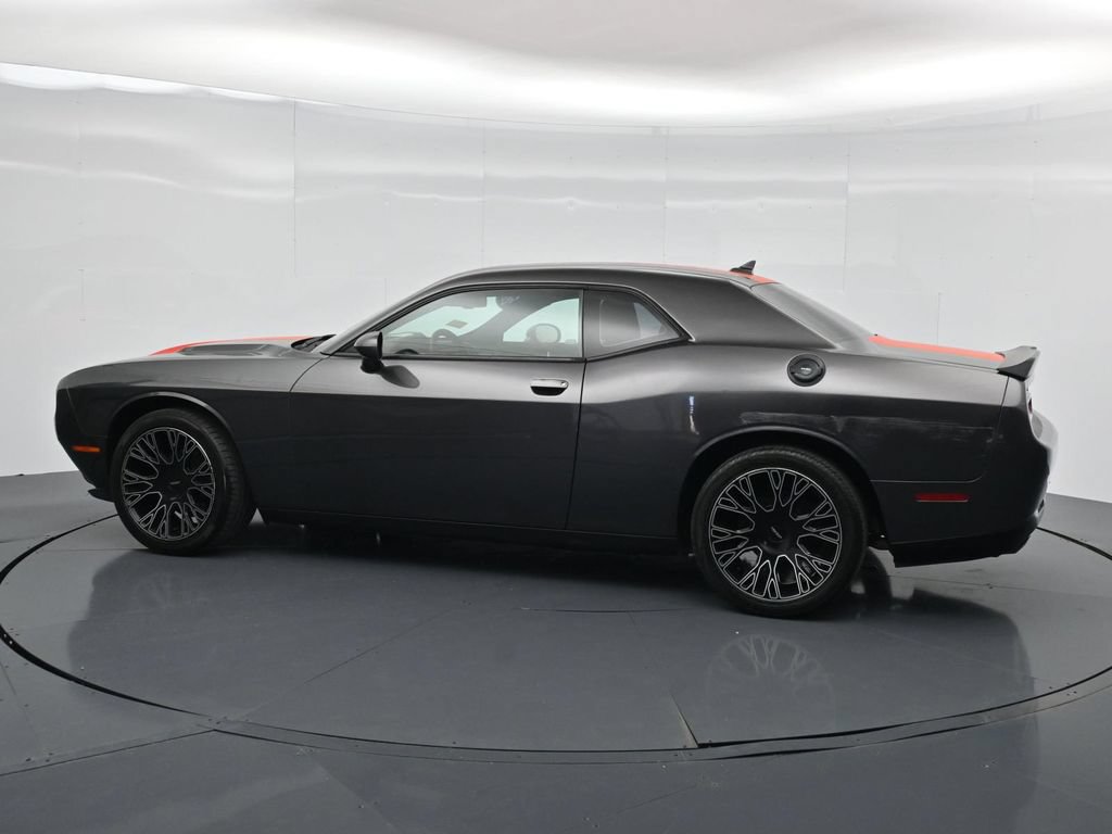 Used 2019 Dodge Challenger SXT w/ Blacktop Package RWD image 4