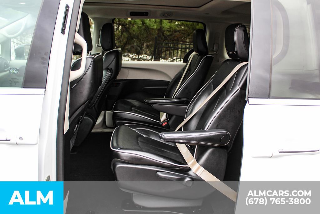 Used 2023 Chrysler Pacifica Limited image 18