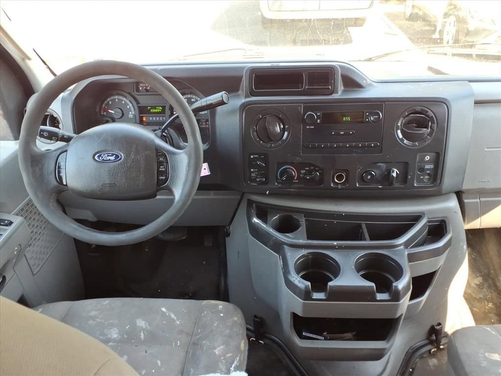Used 2014 Ford E-250 and Econoline 250 w/ Power Group RWD image 6
