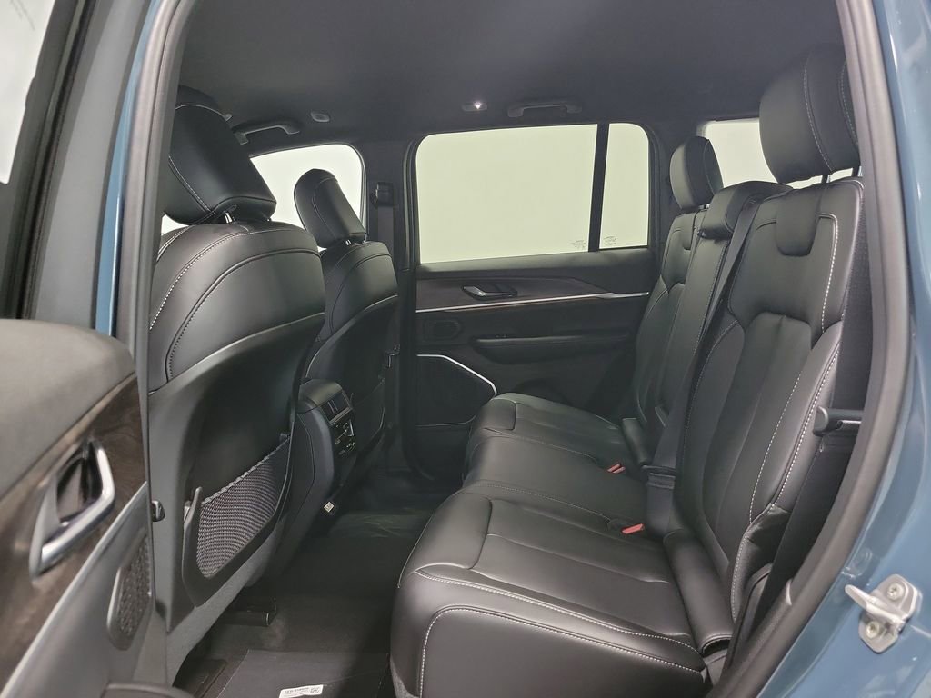 New 2026 Jeep Grand Cherokee Limited w/ Trailer Tow Package AWD/4WD image 8