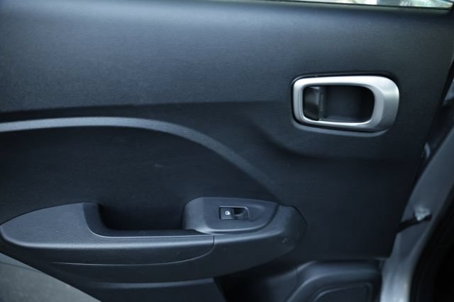 Used 2025 Hyundai Venue SEL FWD image 24