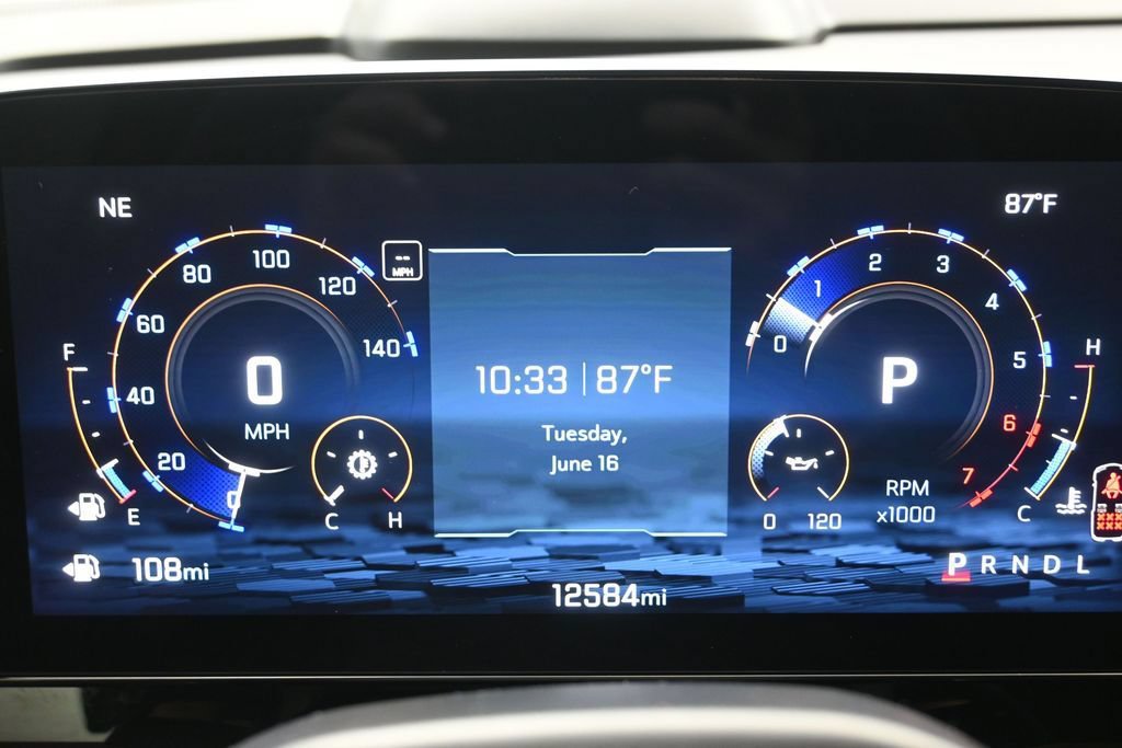 Used 2025 Chevrolet Suburban LS RWD image 13