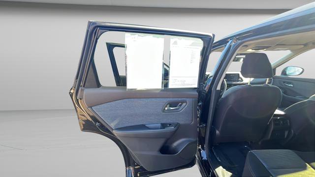 Used 2023 Nissan Rogue SV image 20