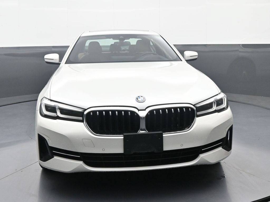 Used 2023 BMW 530e xDrive w/ Premium Package AWD/4WD image 2