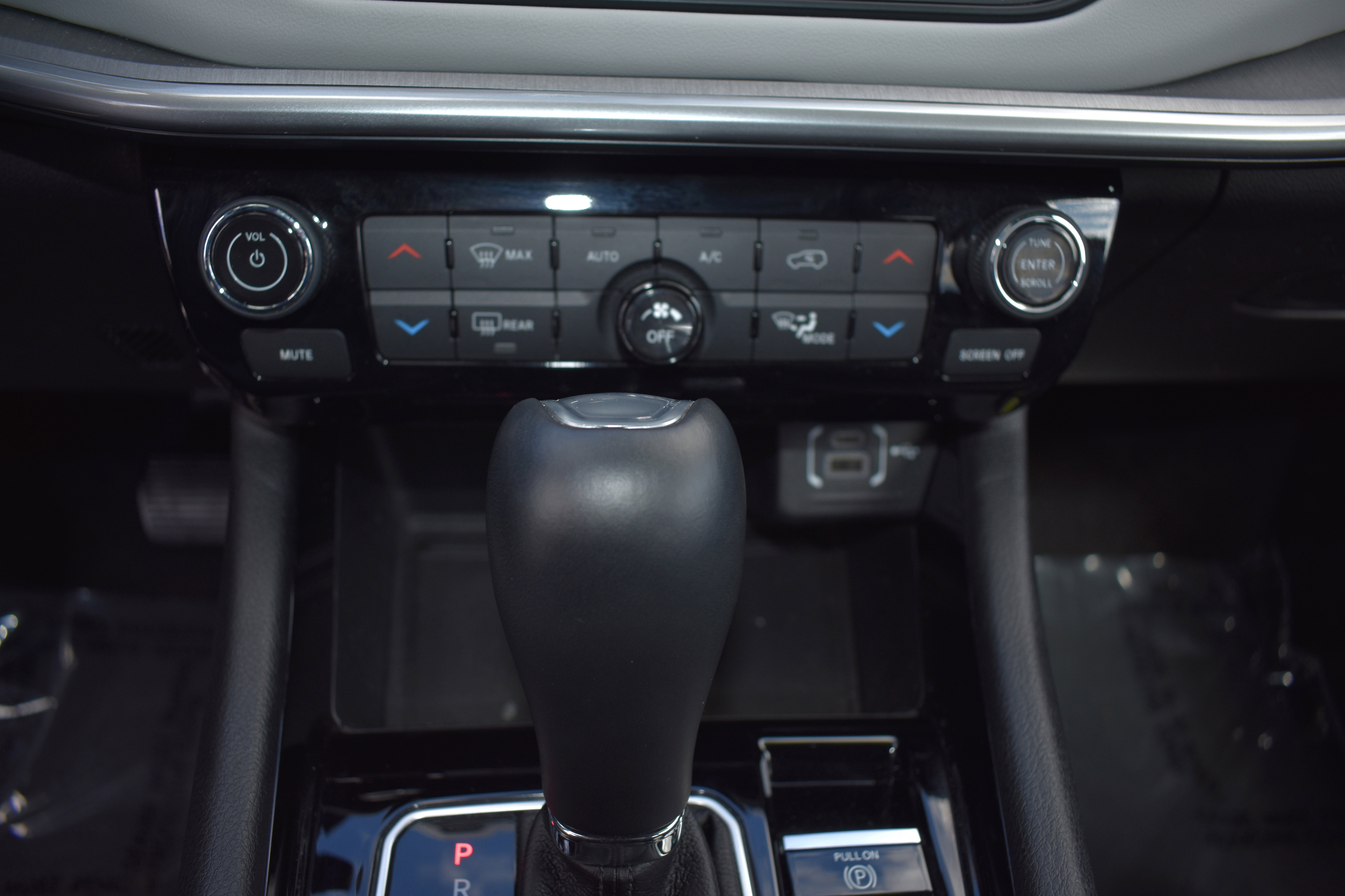 Used 2025 Jeep Compass Limited w/ Elite Group image 20