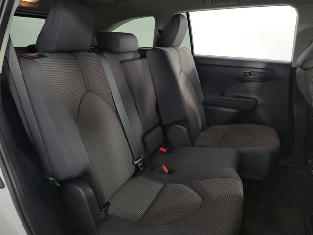 Used 2024 Toyota Highlander LE FWD image 18
