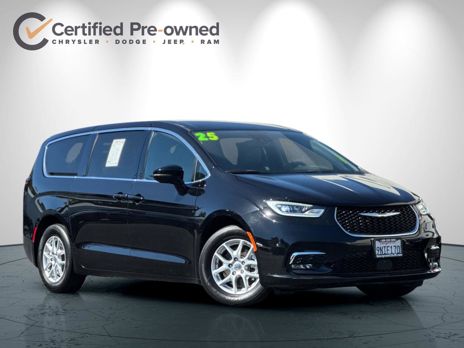 Certified 2025 Chrysler Pacifica Select FWD image 2