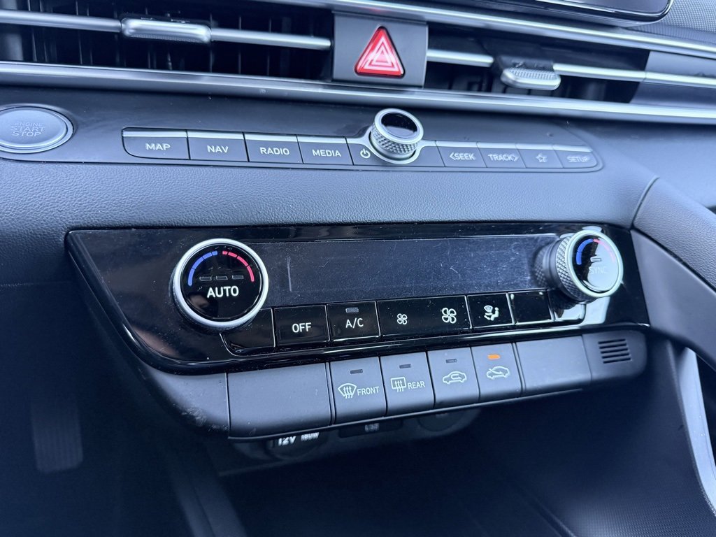 Used 2024 Hyundai Elantra SEL image 16