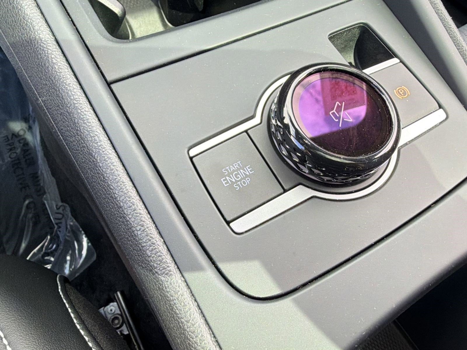 Used 2025 Volkswagen Tiguan SE R-Line image 19