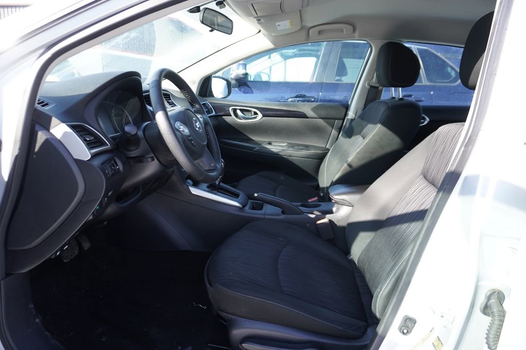 Used 2019 Nissan Sentra SV image 2