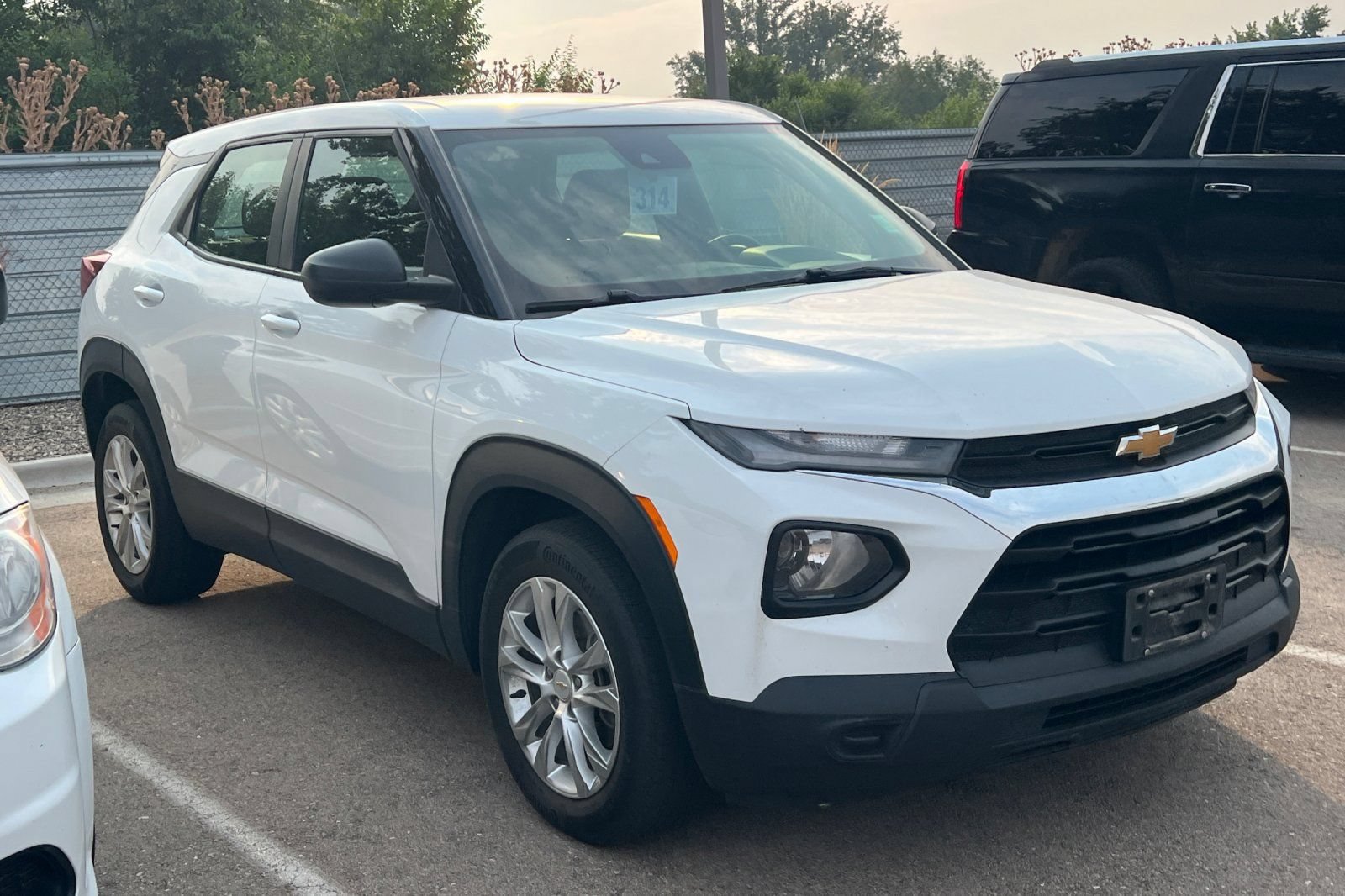 Used 2023 Chevrolet TrailBlazer LS FWD image 2