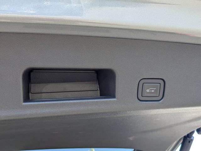 Used 2025 GMC Acadia Elevation w/ Elevation Premium Package FWD image 34