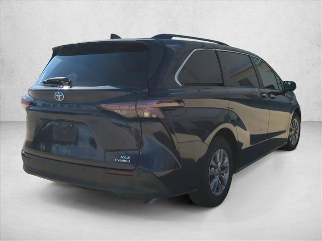Certified 2023 Toyota Sienna XLE FWD image 5