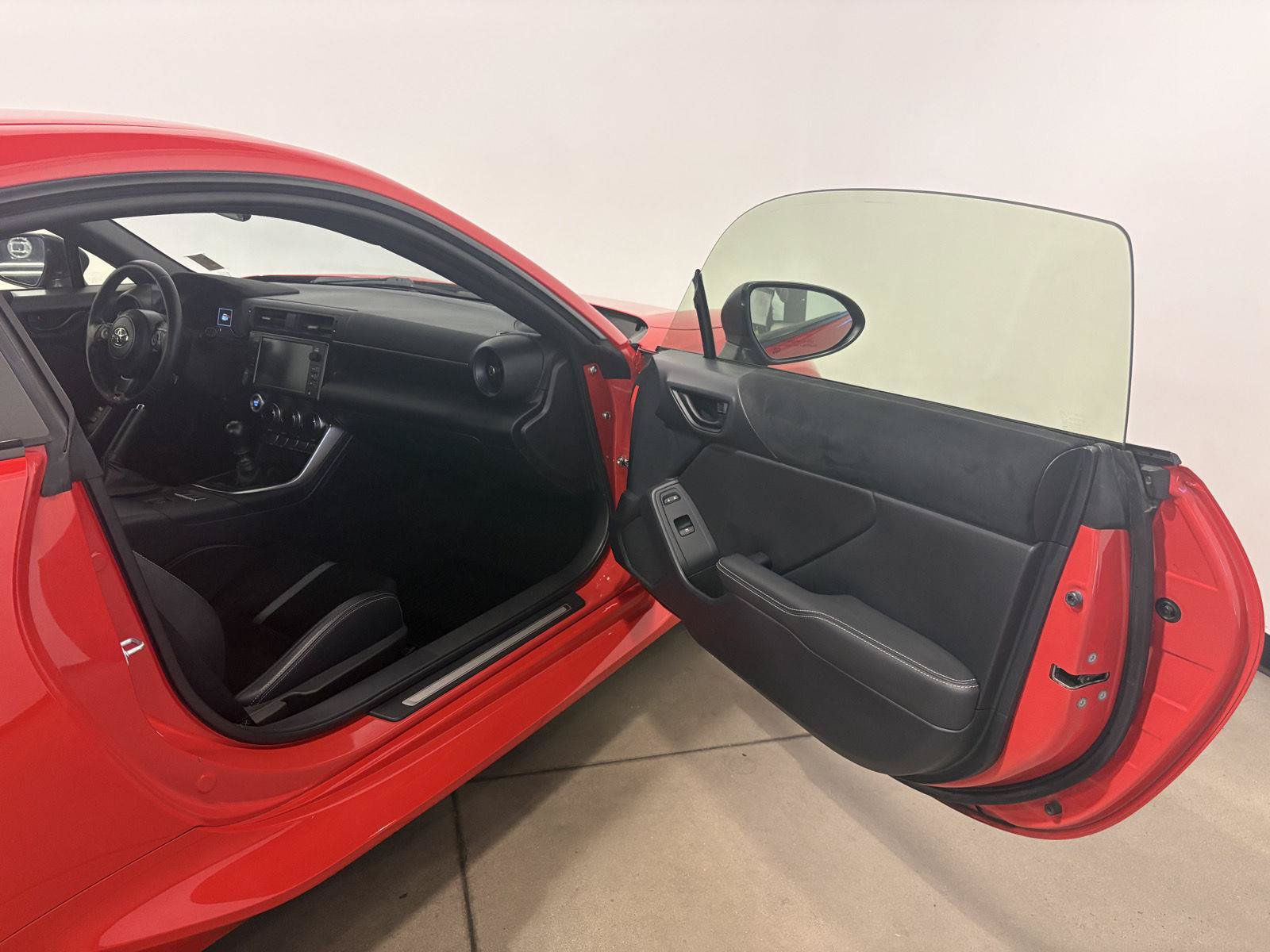 Used 2022 Toyota GR86 Premium w/ ALL Weather Mat Package (TMS) RWD image 31
