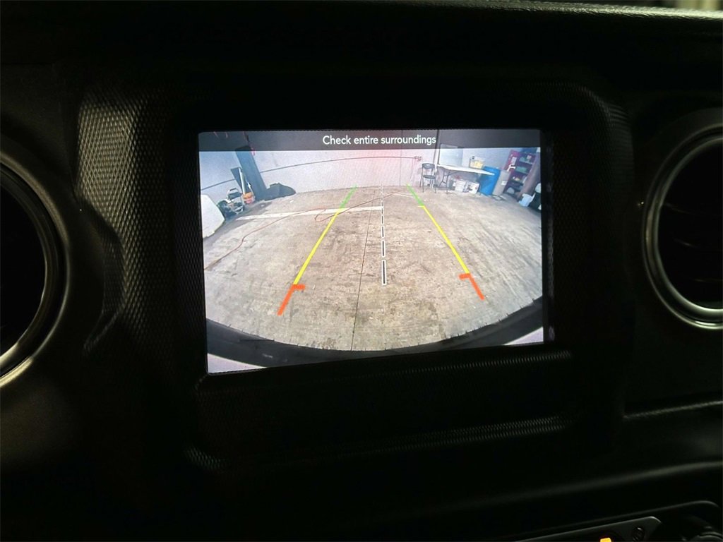 Used 2018 Jeep Wrangler Unlimited Sahara image 17