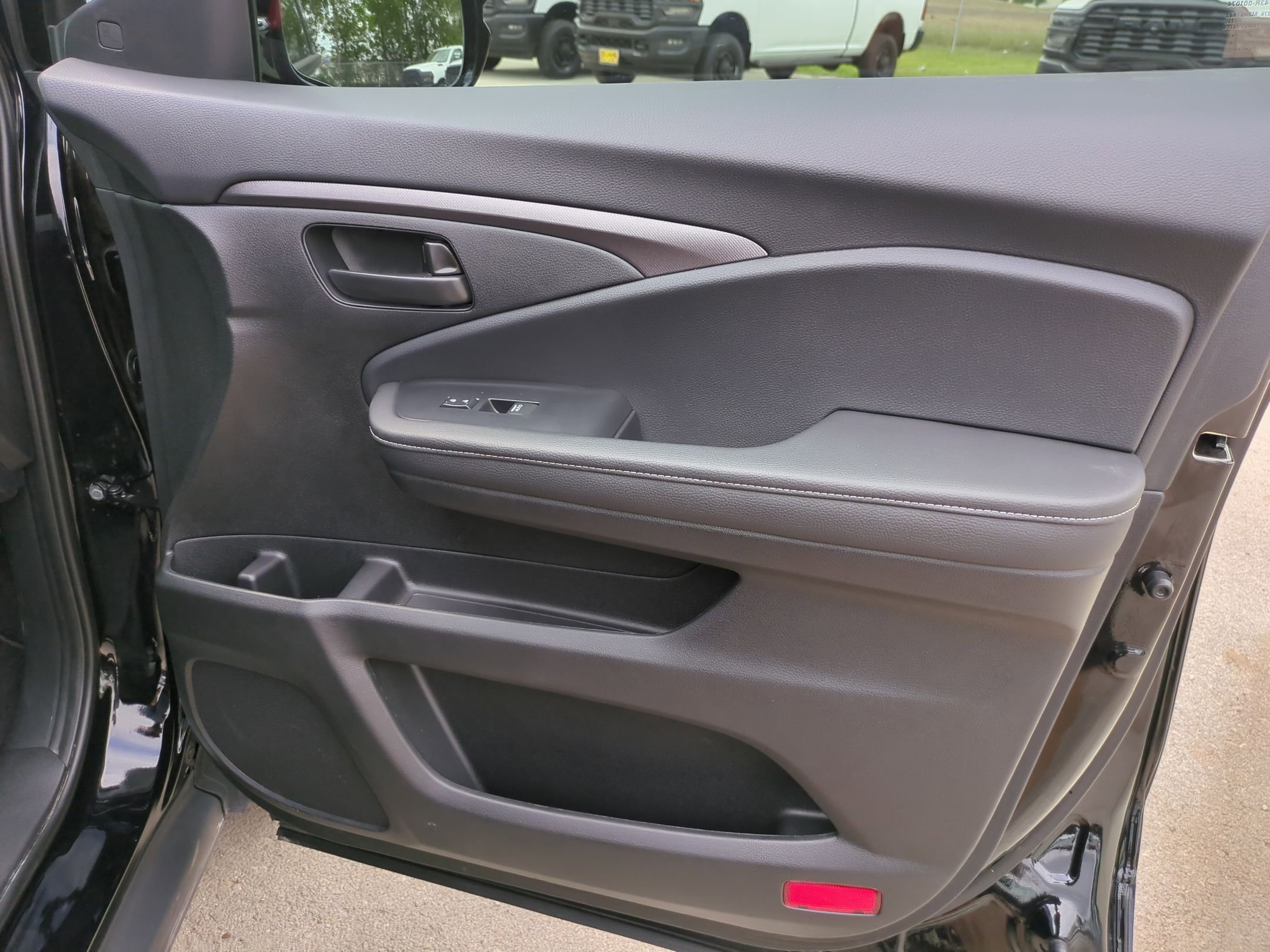Used 2025 Honda Ridgeline Sport image 27