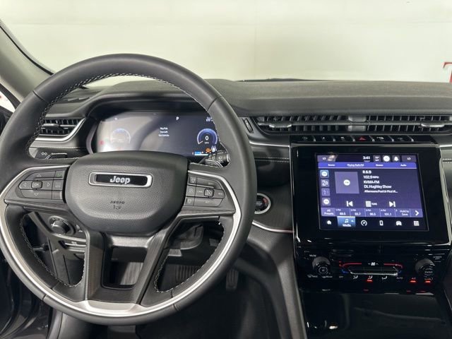 Used 2023 Jeep Grand Cherokee Laredo image 10