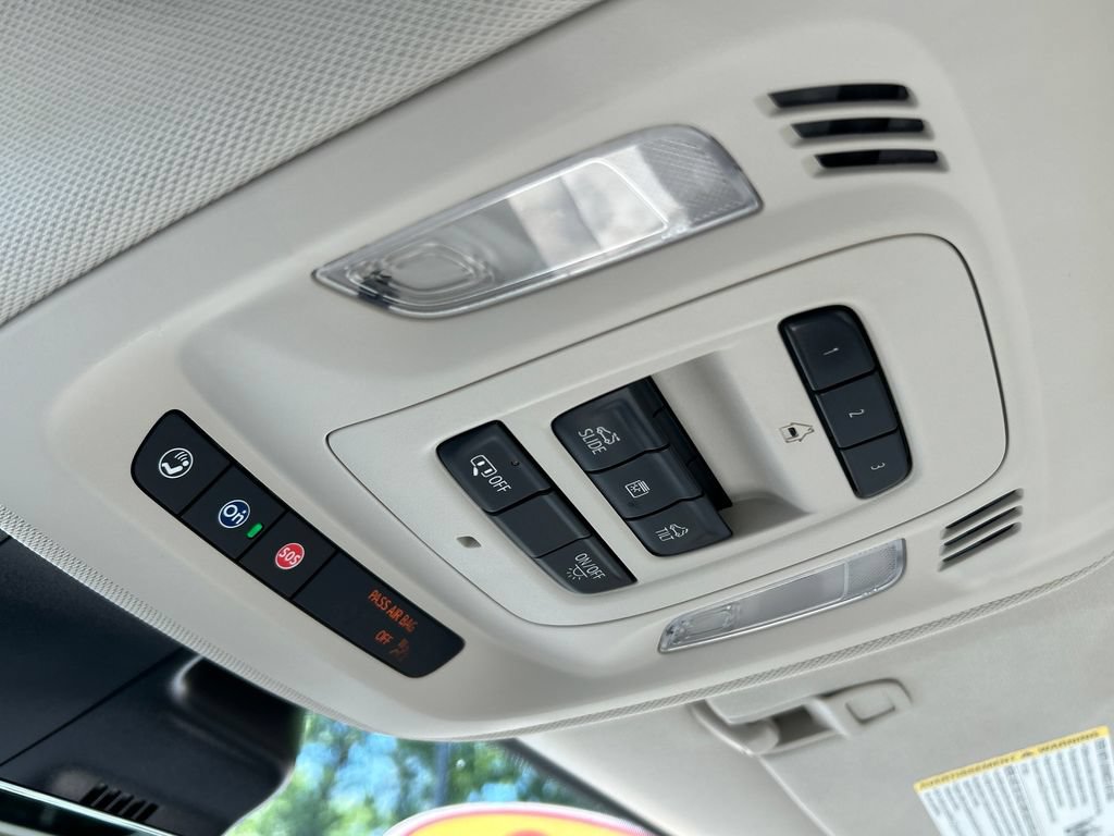 Used 2023 Buick Envision Avenir AWD/4WD image 30