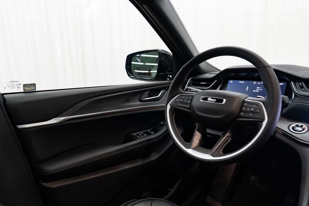 New 2025 Jeep Grand Cherokee Limited w/ Trailer Tow Package image 12