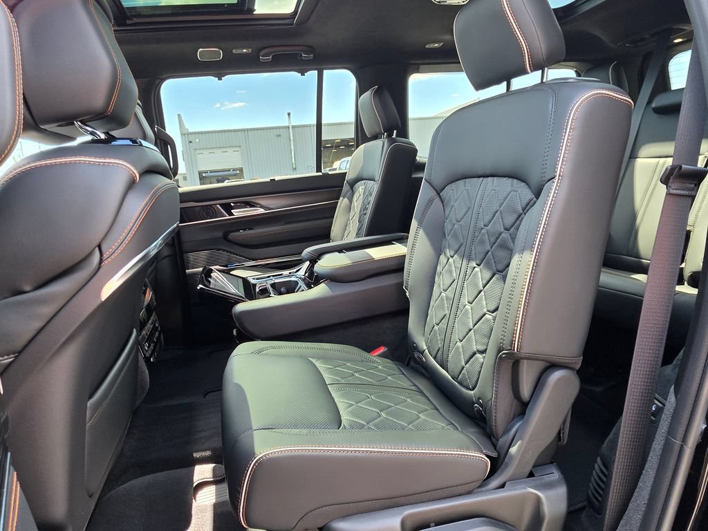 New 2026 Jeep Grand Wagoneer Summit AWD/4WD image 33