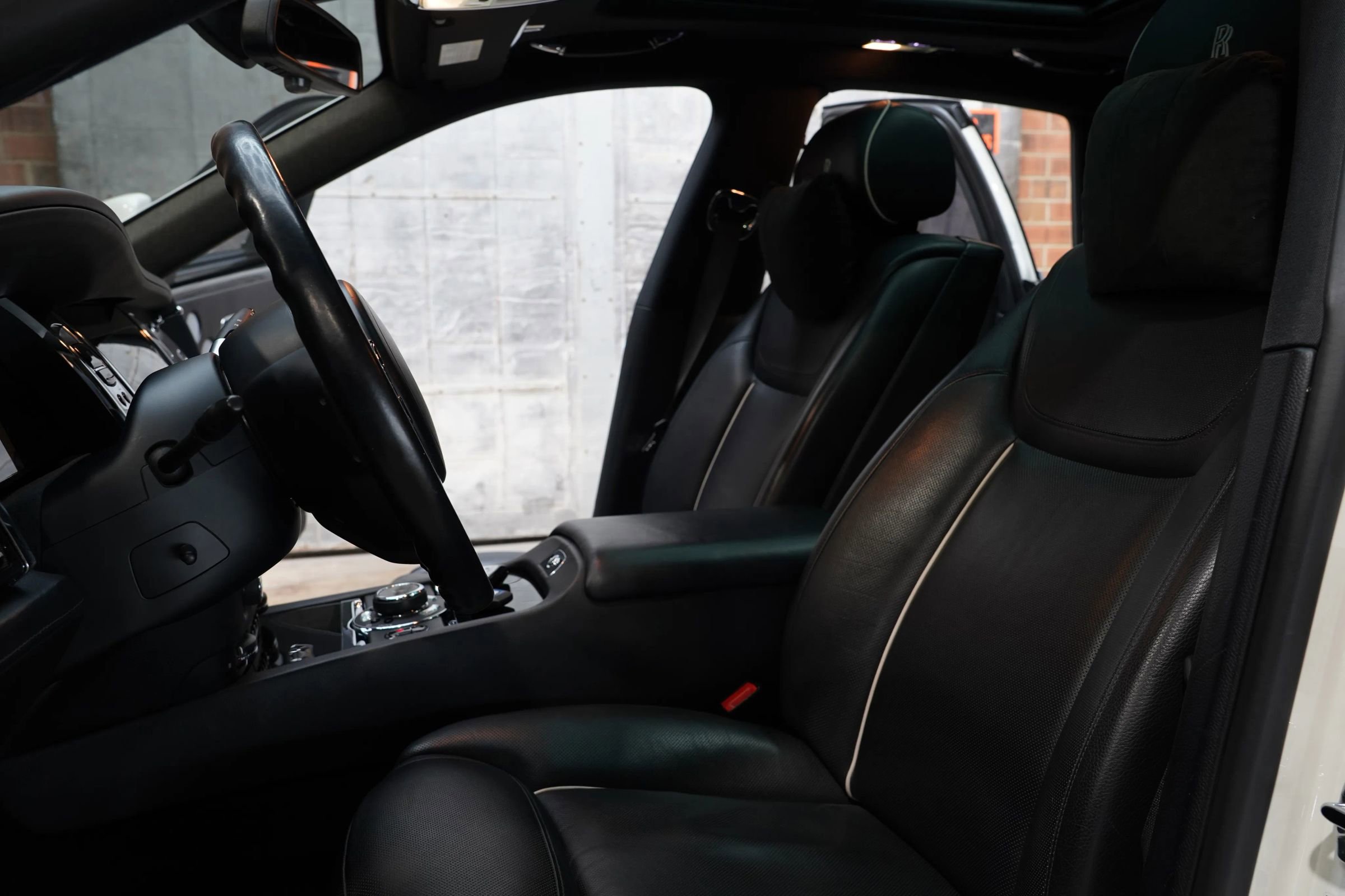 Used 2015 Rolls-Royce Ghost image 37