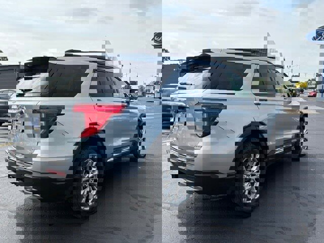 Certified 2022 Ford Explorer XLT w/ Equipment Group 202A image 3
