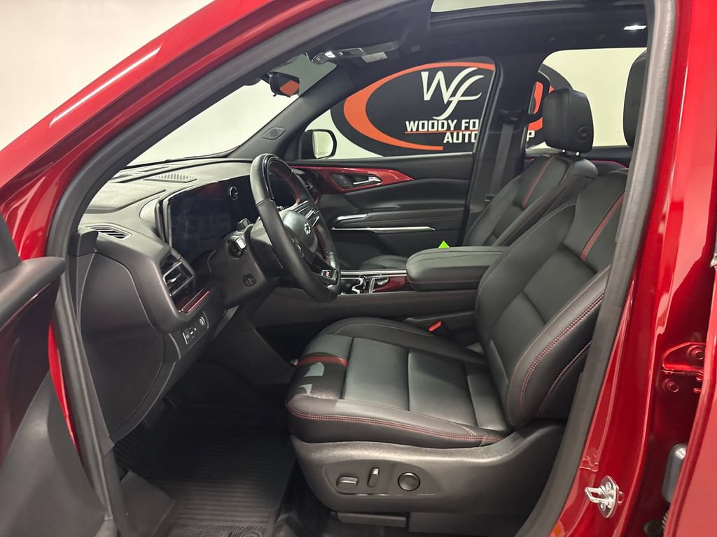 Used 2024 Chevrolet Traverse RS w/ LPO, Floor Liner Package FWD image 8