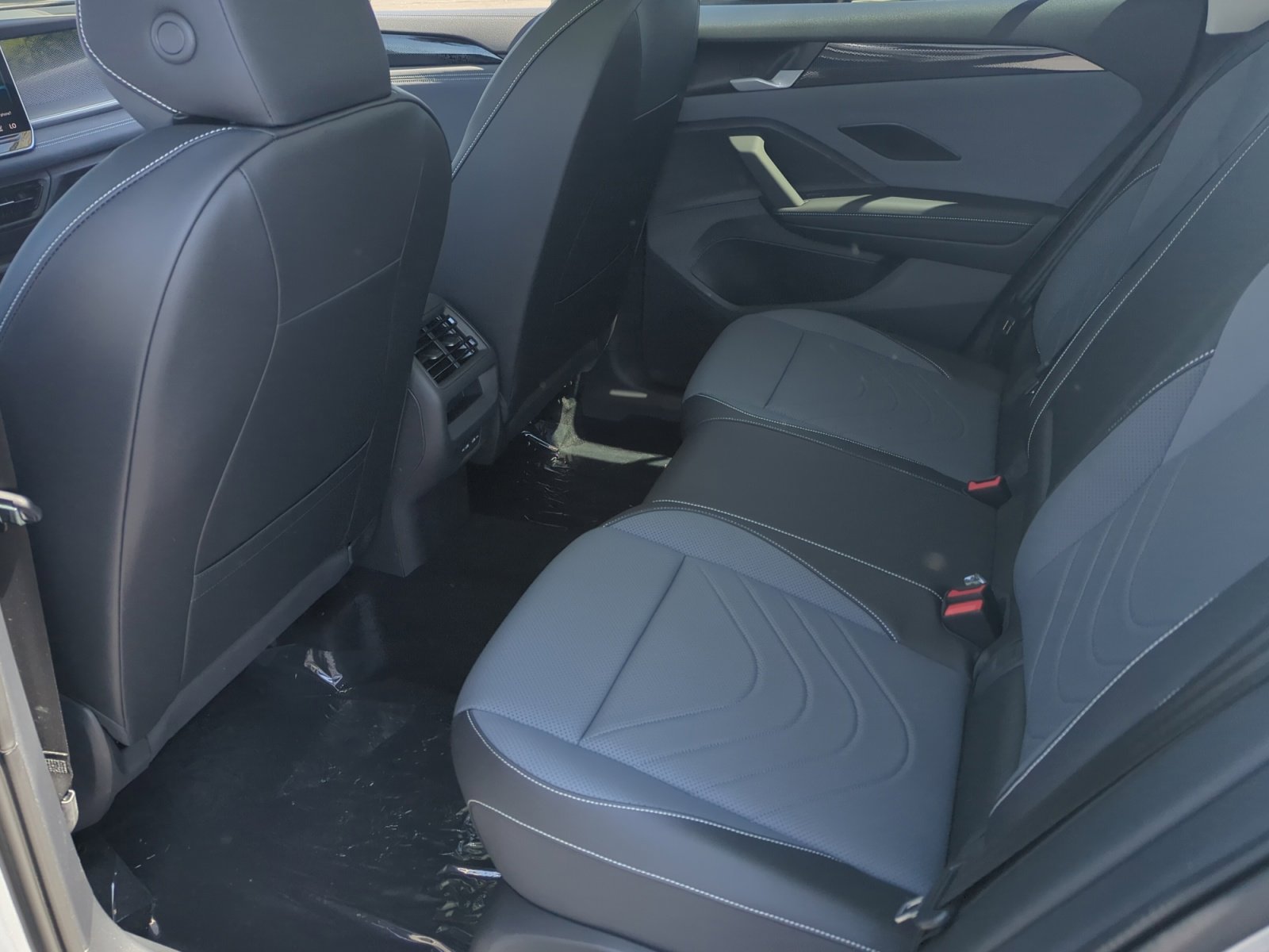 New 2025 Volkswagen Tiguan SE image 17