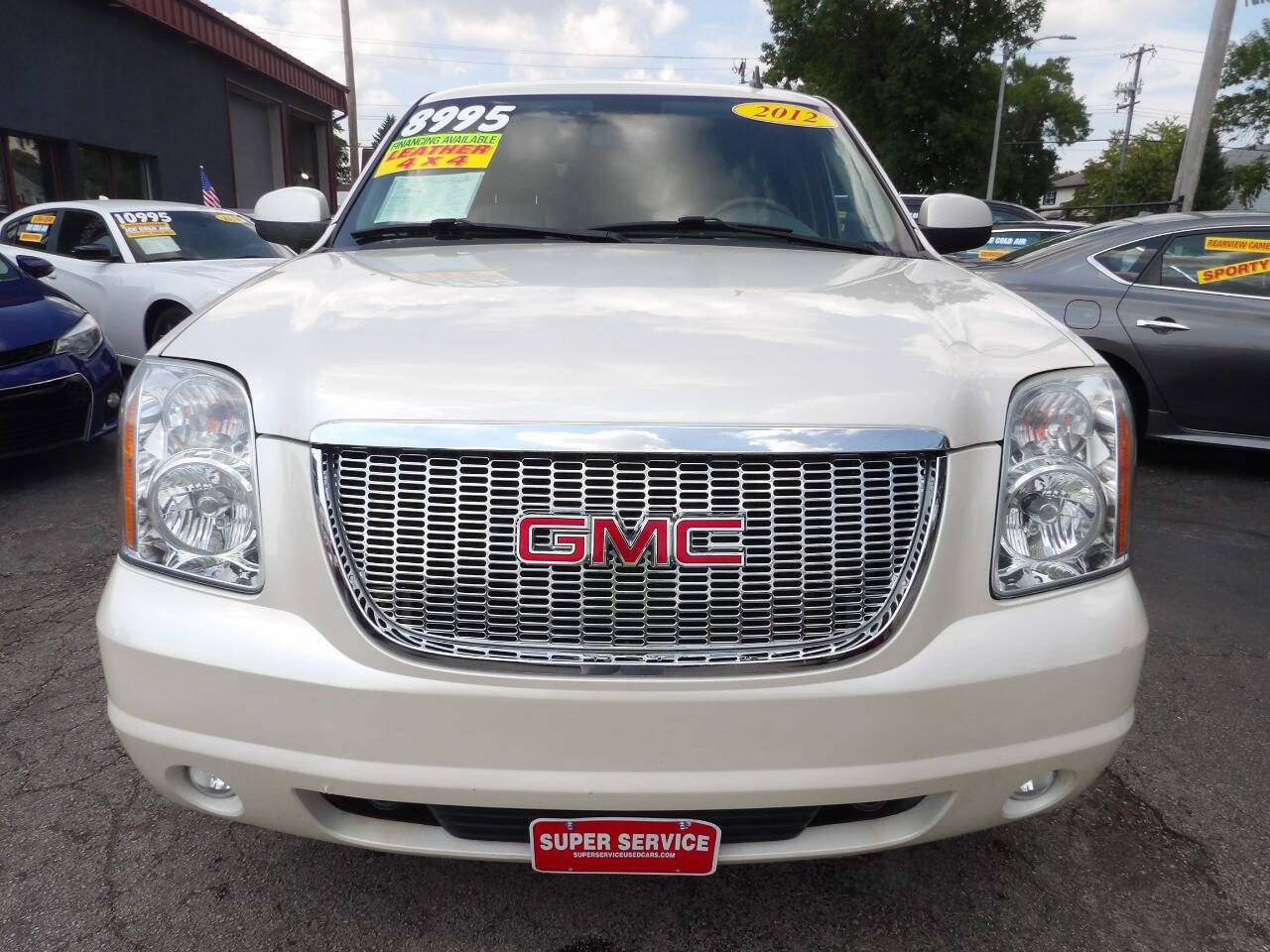 Used 2012 GMC Yukon XL SLT w/ SLT-2 Equipment Package AWD/4WD image 2