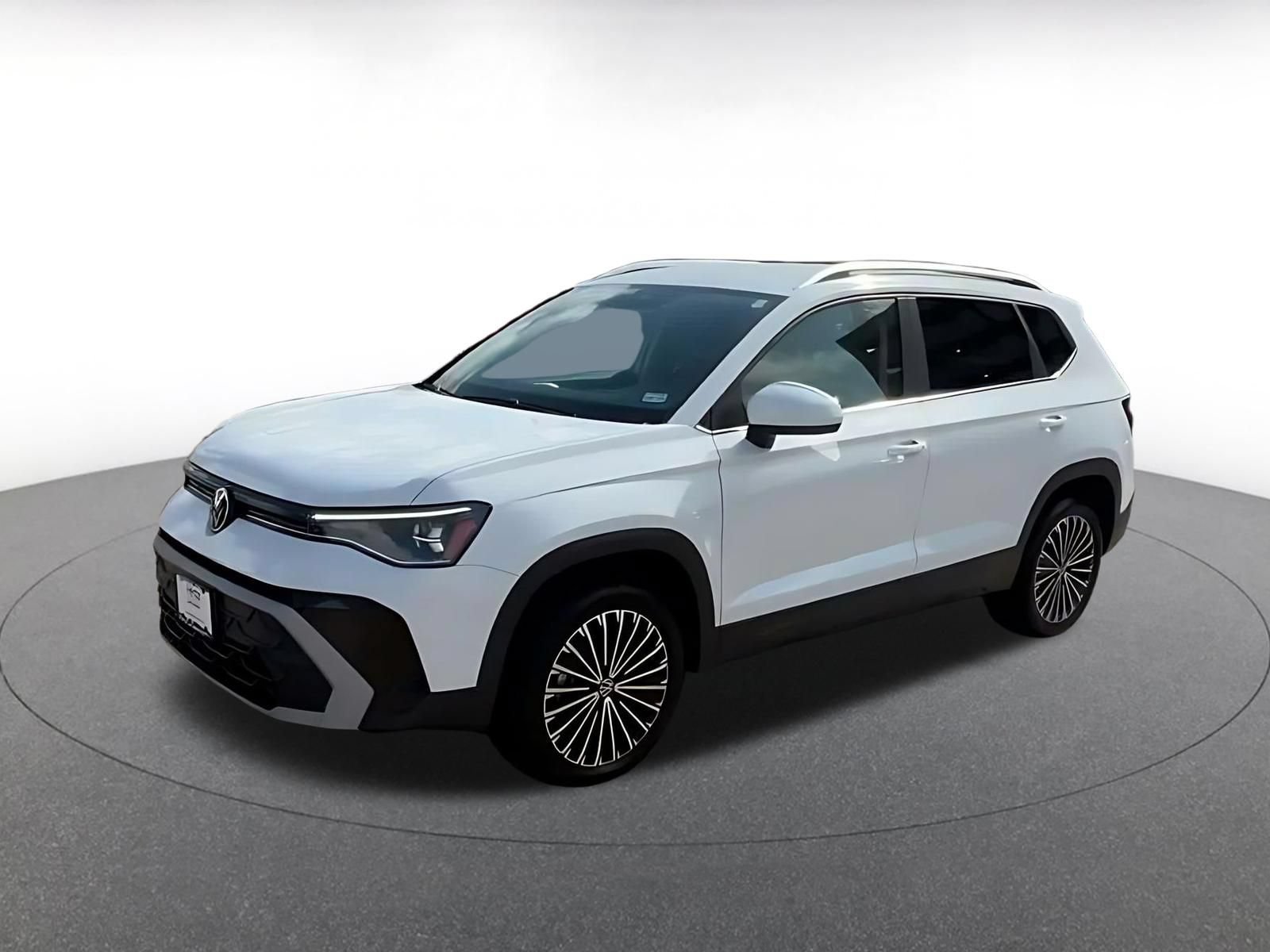 Used 2026 Volkswagen Taos SE FWD image 8