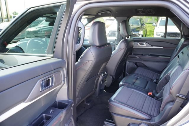 Used 2025 Ford Explorer ST-Line w/ ST-Line Street Pack AWD/4WD image 16