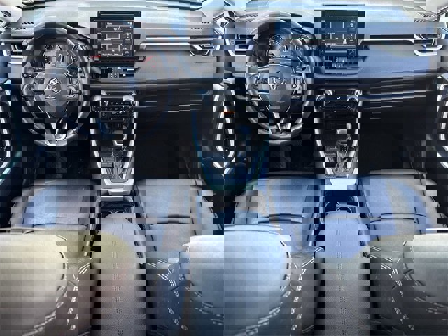 Used 2020 Toyota RAV4 XLE Premium image 11