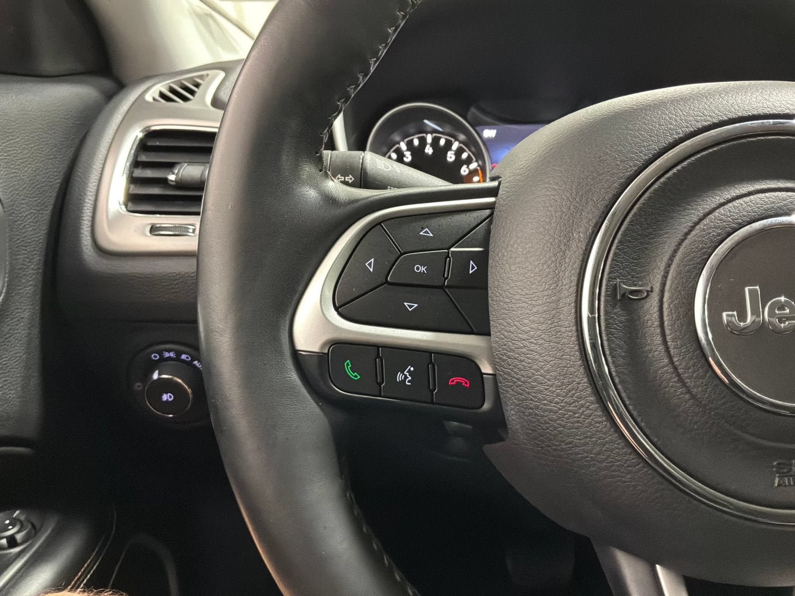 Used 2018 Jeep Compass Latitude w/ Popular Equipment Group AWD/4WD image 19