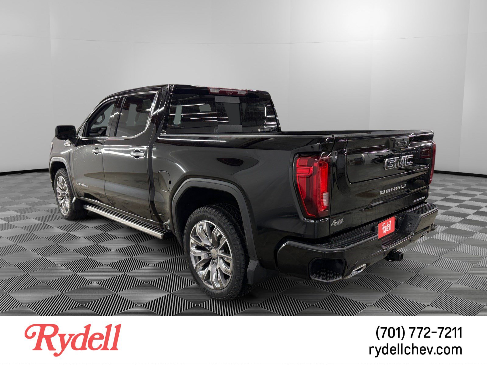 Used 2024 GMC Sierra 1500 Denali AWD/4WD image 3