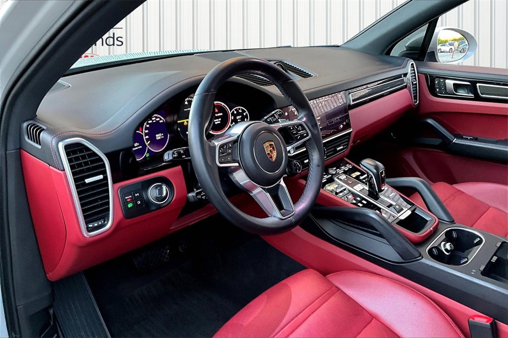 Used 2022 Porsche Cayenne Platinum Edition image 16