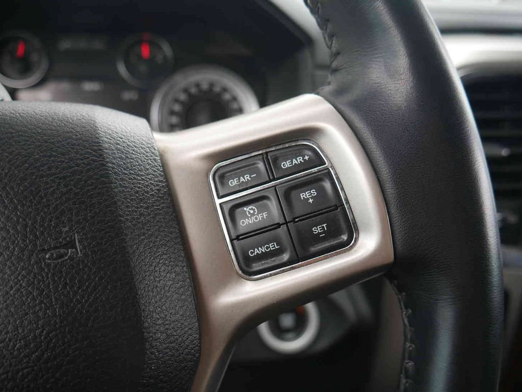 Used 2018 RAM 1500 Laramie w/ Convenience Group AWD/4WD image 40