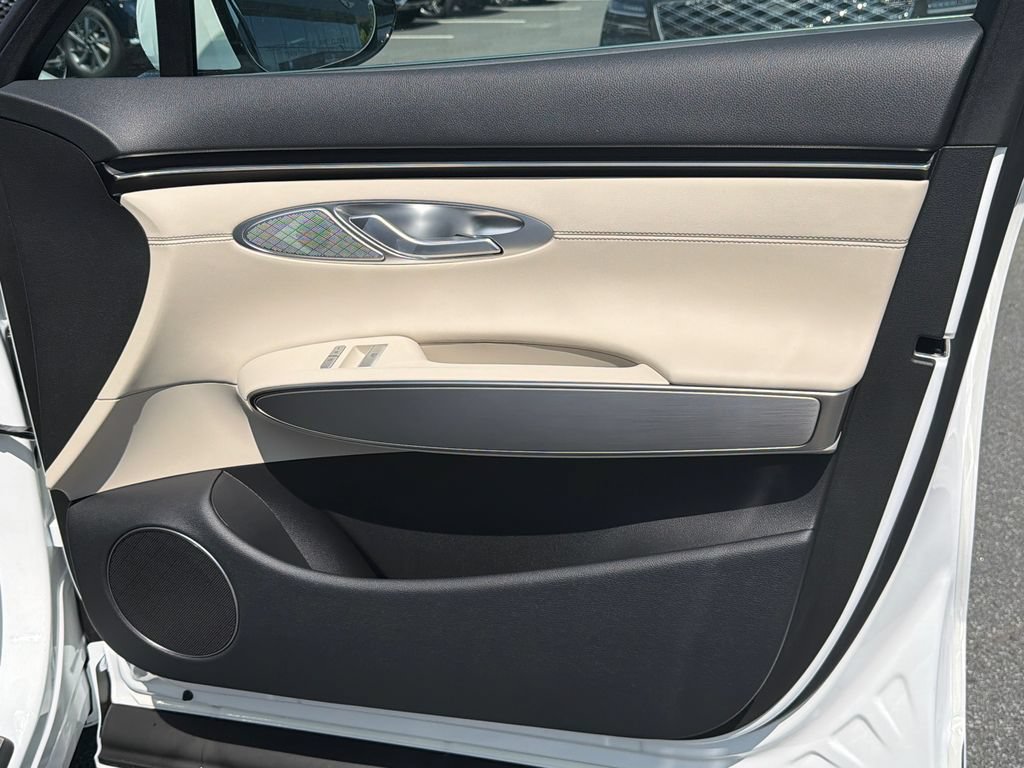 New 2027 Genesis GV70 2.5T Select AWD/4WD image 16