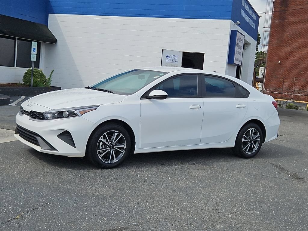 Used 2024 Kia Forte LXS w/ LXS Technology Package FWD image 3