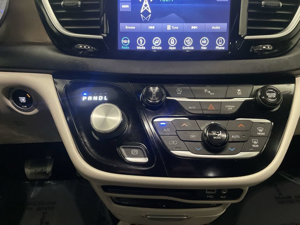 Used 2019 Chrysler Pacifica Touring-L Plus FWD image 12